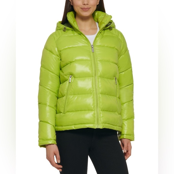 GUESS Women's High-Shine Hooded Puffer Coat Size M
 (new with tag) - Picture 2 of 15